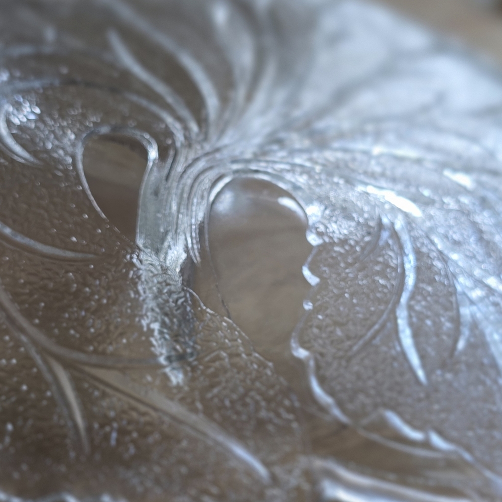 Indiana‎ Glass Clear Divided Serving Plate with Leaf Motif - Picture 4 of 12